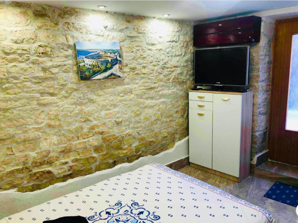 Istrian Stone House In The Heart Of The Beautiful Fishing Village Fazana - Only Few Steps From The Sea And The Wonderful Beach - Incl Plasma-Quad-Plus-Filter Against C O V I D Esterno foto